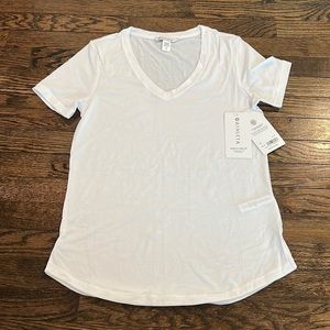 NWT Athleta essential V Neck Tee - White Size Small